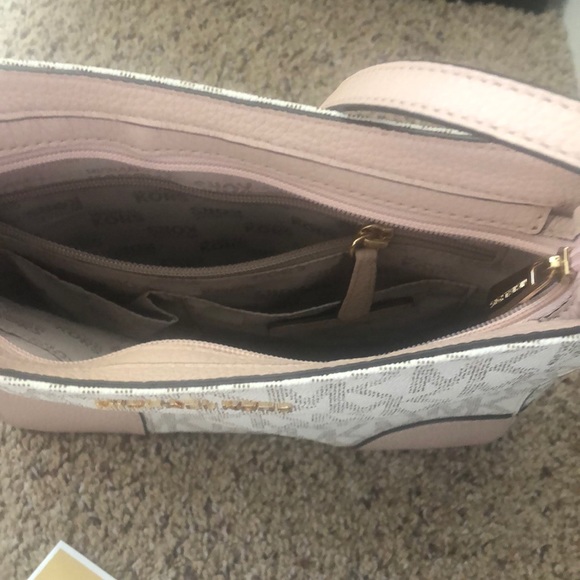 Like New Michael Kors Crossbody Logo Bag - Picture 4 of 5